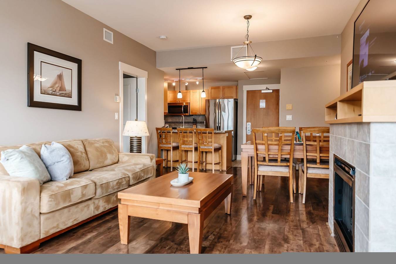 Ganze Wohnung, Sunny Skies & Lakeside Views at The Cove Resort in West Kelowna, Crystal Mountain