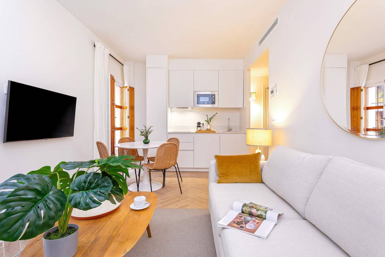Entire apartment, Bright apartment in Seville. Plaza Santa Cruz in Casco Antiguo, Sevilla