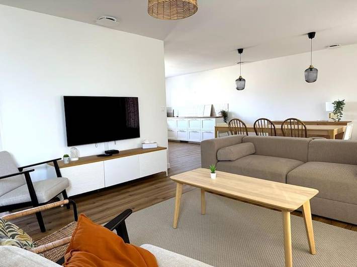 Gîte pour 10 personnes, avec Balcon ainsi que Terrasse et Jardin à Nieul-sur-Mer