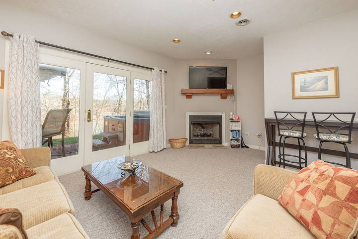 Vacation rental for 6 people, with hot tub and balcony in McHenry