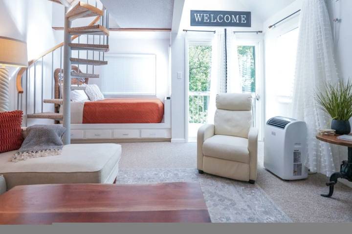 Holiday rental for 4 people, with sauna and pool as well as balcony in Pennsylvania