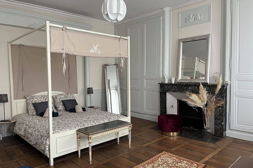 Apartamento entero, La Villa Louana 1 apartment 160 square meters, sobriety and elegance, 6 Adults  in Aubusson, Región de Aubusson