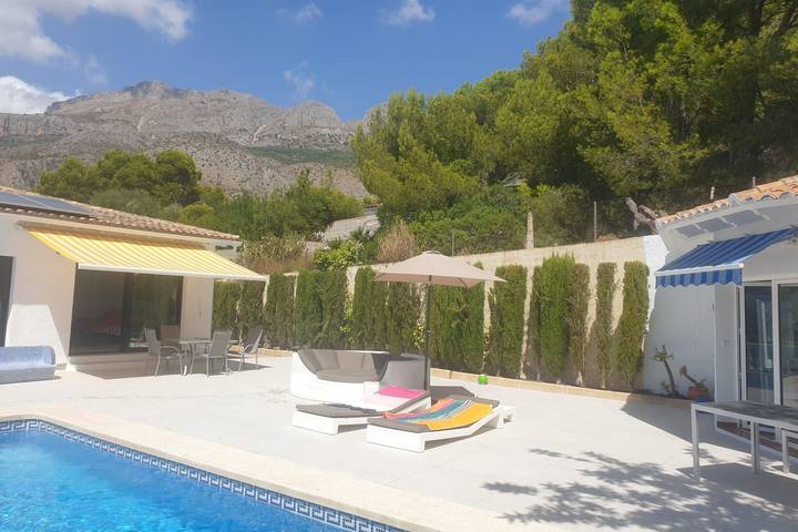 Location de vacances pour 8 personnes, avec jardin ainsi que terrasse et piscine, adapté aux familles dans Altea La Vieja - 2