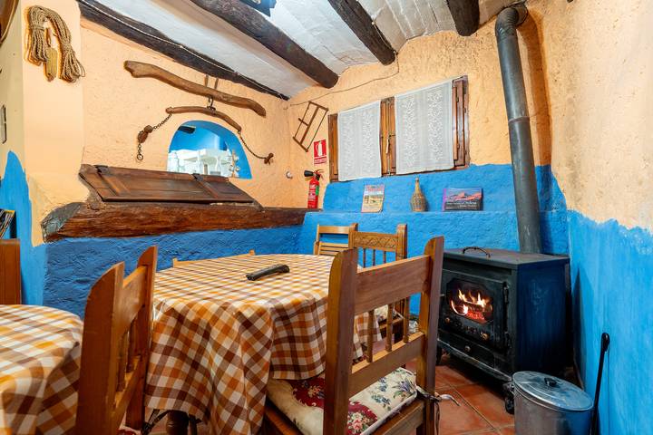 Casa rural 'El Obrador' con vistas a la montaña y jardín privado in Montoro de Mezquita, Villarluengo