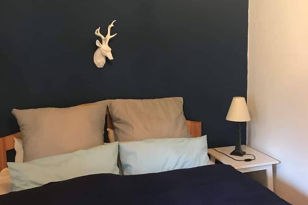 Ganze Wohnung, Komplett neu ausgestatteter Ferienbungalow mit Kaminofen und Garten in Zandt, Ostbayern