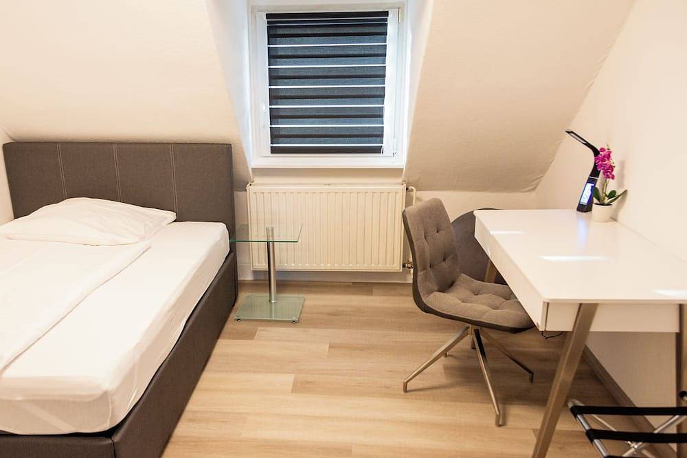 Ganze Wohnung, Gemütliche Ferienwohnung im lichtdurchfluteten Dachgeschoss (70qm) in Ludwigsburg, Landkreis Ludwigsburg