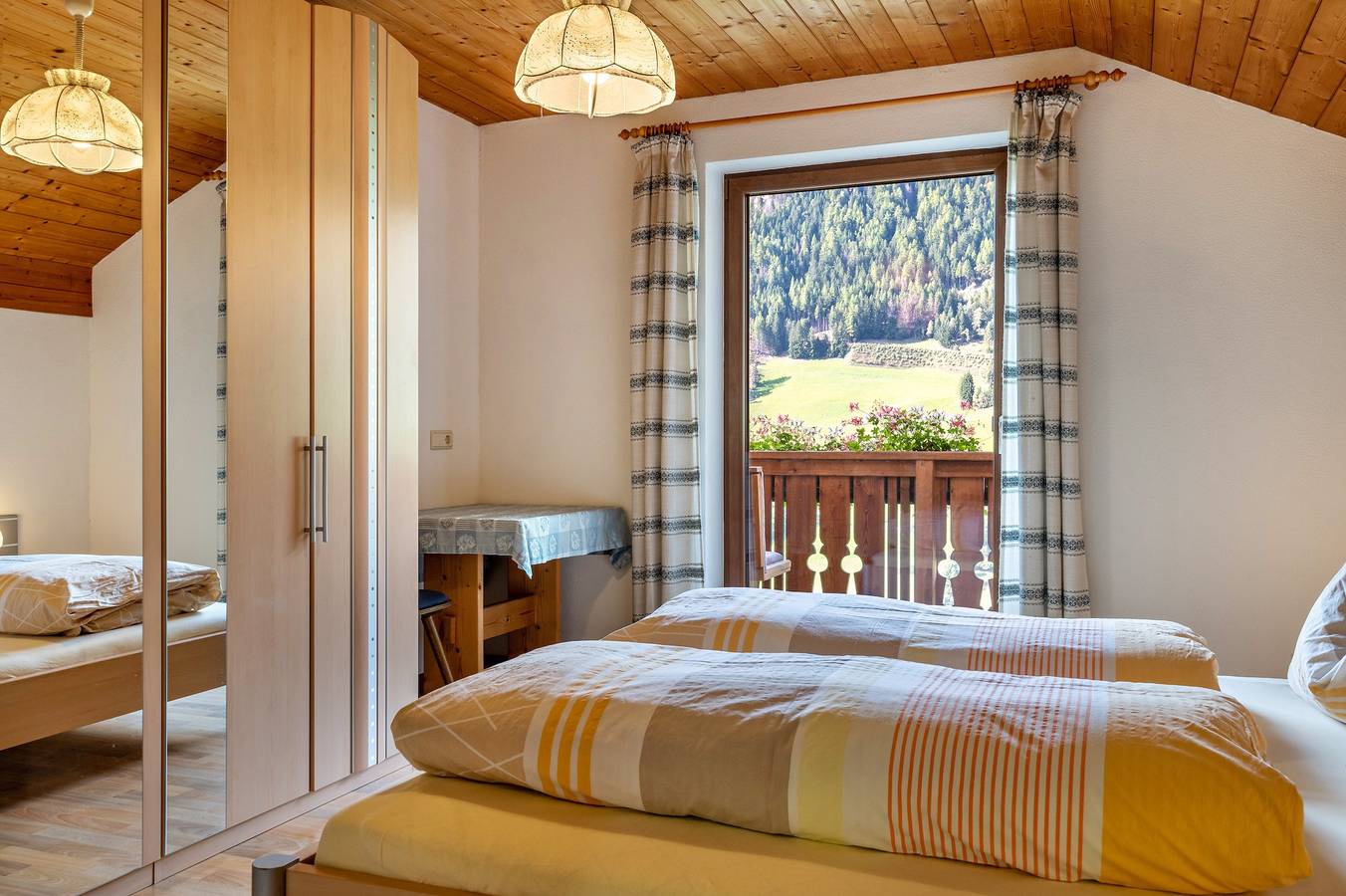 Appartement entier, Appartement "Glocklechnhof Sonnenschein" avec vue sur les montagnes, jardin, balcon et Wi-Fi in Steinhaus (Ahrntal), Valle Aurina