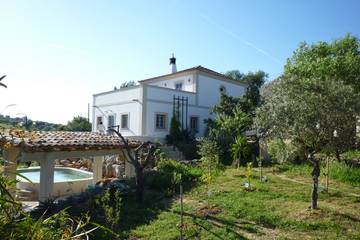 Location de vacances pour 6 personnes, avec balcon ainsi que balcon/terrasse et piscine dans Santa Catarina da Fonte do Bispo