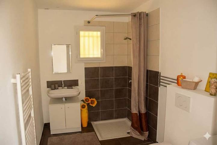 Gîte pour 5 personnes à Ailhon - 2