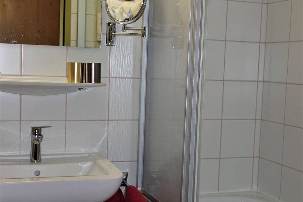 Studio oder Familienzimmer mit Dusche od. Bad, Wc - Bauernhofhotel \"die in Dorfgastein, Ski Amadé