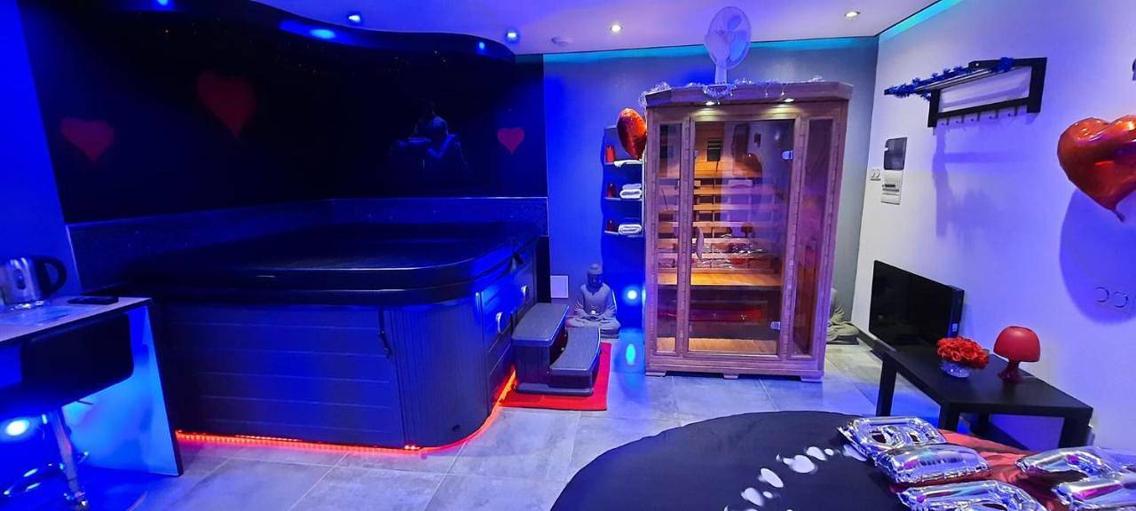 Spa privatif Dydy's love saint amand les eaux in Lecelles, Région de Valenciennes
