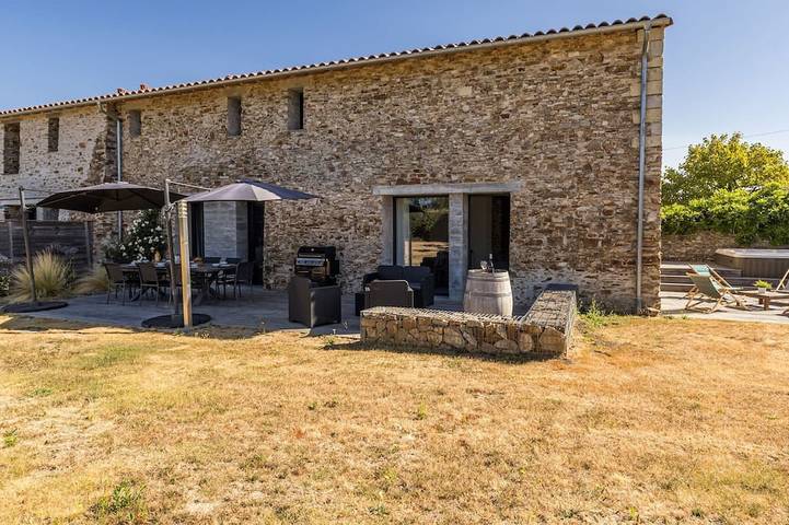 Gîte pour 8 personnes, avec Jacuzzi et Terrasse