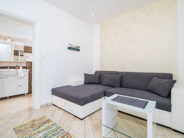 Ganze Wohnung, Apartment Villa Palma- Two Bedroom Apartment with Terrace and Sea View ( Apartman 4) in Mlini, Dubrovnik-Neretva