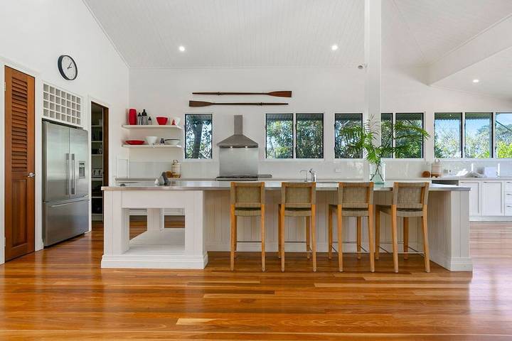 Holiday home for 10 people, with garden and hot tub, with pets in Peregian Beach