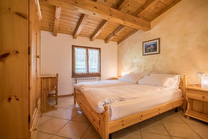 Entire apartment, Agriturismo 'Val D' Egoi App 2' with Mountain View, Shared Garden, and Wi-Fi in Tremosine, Garda Mountains