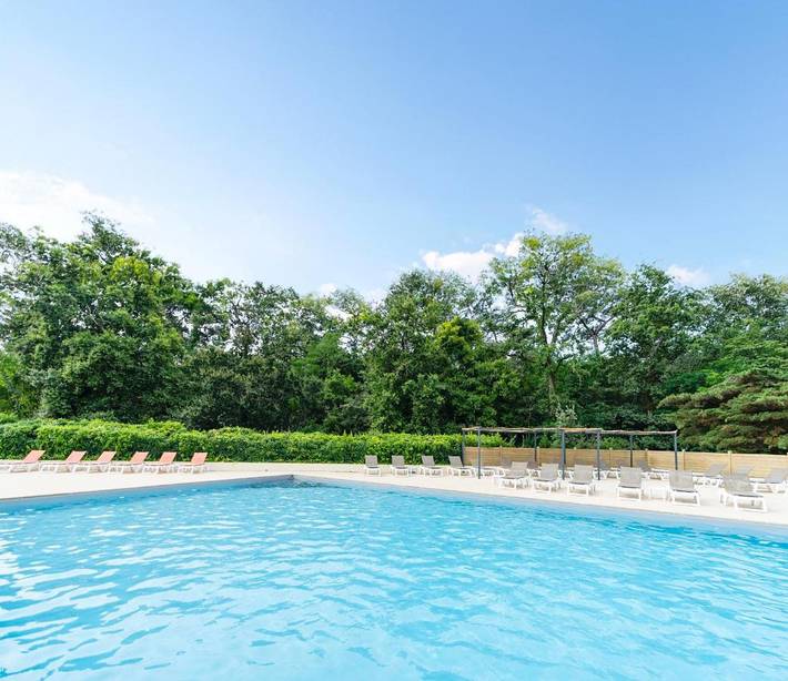 Hôtel pour 6 personnes, avec Balcon et Terrasse ainsi que Jardin et Piscine