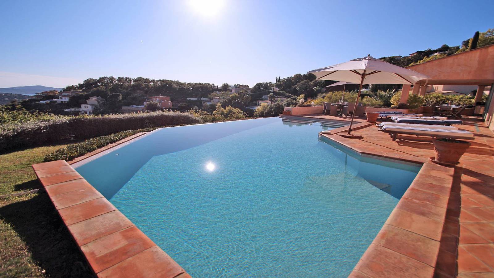 Appartement de vacances entier, Villa 10 personnes - Piscine privée à débordement - Vue mer - Wifi - Climatisation - Sainte Maxime - Classé 4* in Sainte-Maxime, Côte méditerranéenne (France)