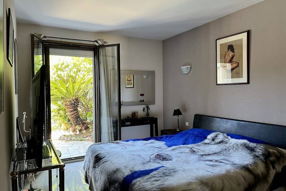 Magnifique villa climatisée dans le luxueux domaine des hauts de Vaugrenier. in Villeneuve-Loubet, Côte méditerranéenne (France)