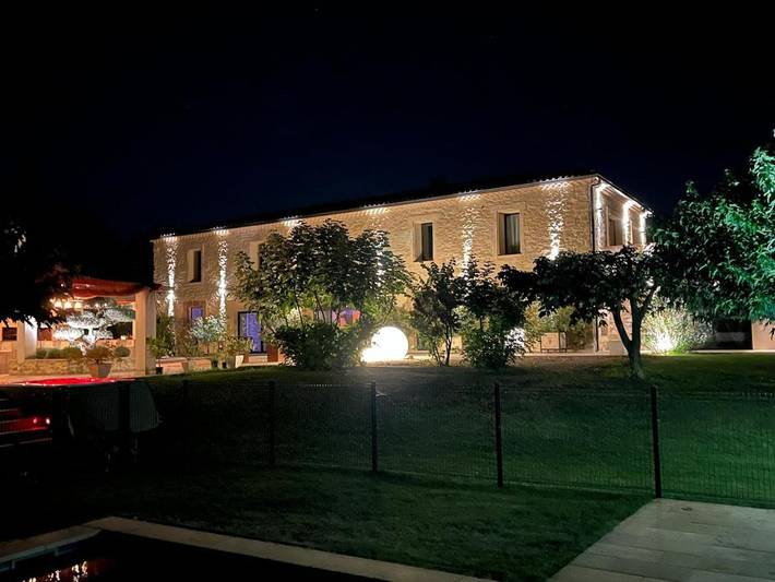 Location de vacances pour 2 personnes, avec piscine ainsi que jacuzzi et jardin, adapté aux familles à Caderousse - 4