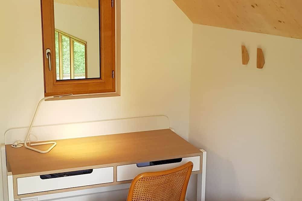 Cabane au coeur de la Forêt des 3 Pignons in Le Vaudoué, Parc naturel régional du Gâtinais français