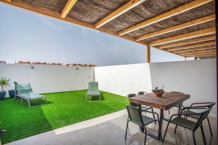 Holiday Home 'Salitre y Lava' with Shared Pool and Private Terrace in Geafond, La Oliva
