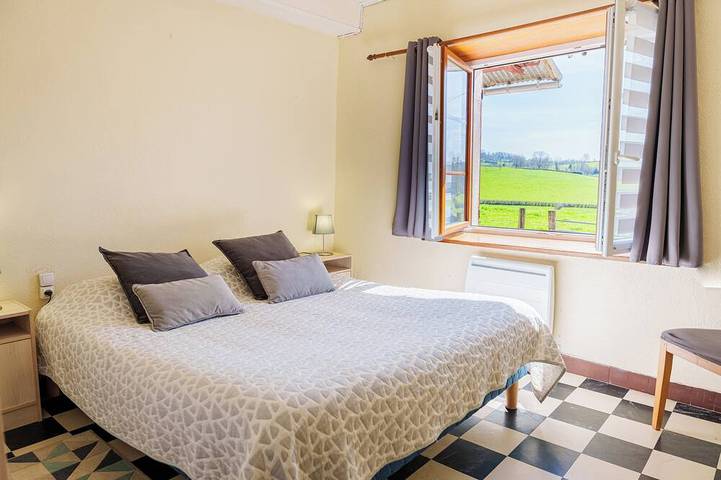 Location de vacances pour 2 personnes, avec jardin et terrasse, animaux acceptés à Saint-Germain-des-Champs - 3