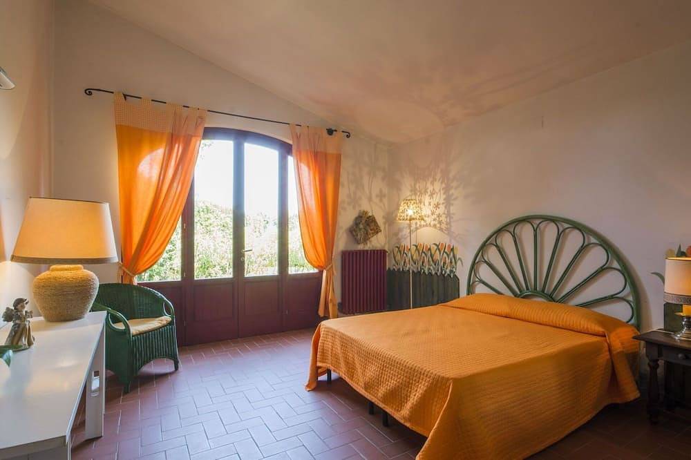 Atemberaubendes alleinstehendes Ferienhaus für 9 Leute mit  W-Lan, Tv und Innenhof in Casciana Terme Lari, Pisa Provinz