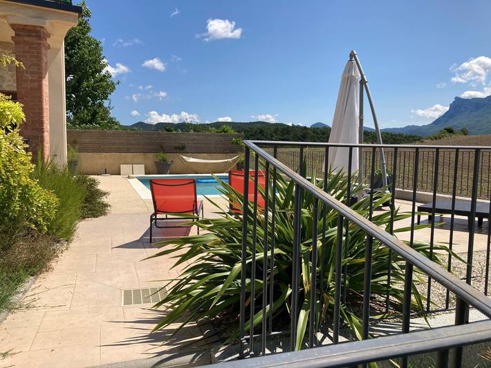 Gîte pour 4 personnes, avec piscine ainsi que terrasse et jardin à Mirabel-et-Blacons - 3