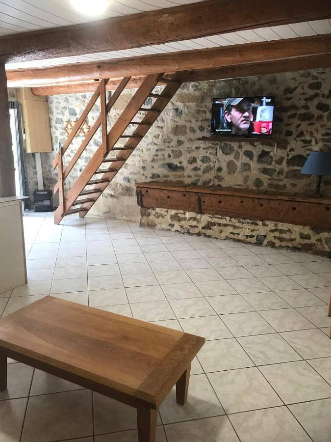 Location de vacances pour 6 personnes, avec balcon et vue, animaux acceptés à Yronde-et-Buron - 3