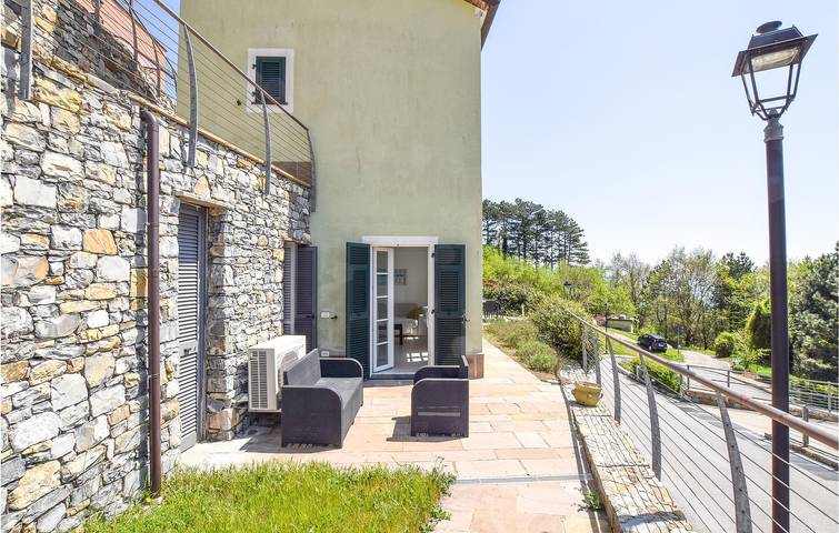 Appartamento Magliolo con A/C, Parcheggio, Piscina e Internet in Magliolo, Alpi Liguri