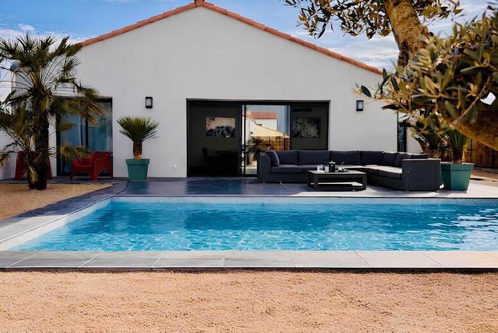 Chambre d’hôte pour 2 personnes, avec piscine ainsi que jardin et vue aux Les Sables-d'Olonne