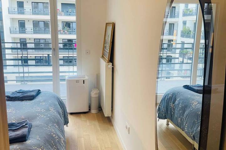 Entire apartment, Fabulous 3Br  Apt at the doors of Paris, view on Sacre Coeur, parking, WiFi A/C in Saint-Ouen, Seine-Saint-Denis