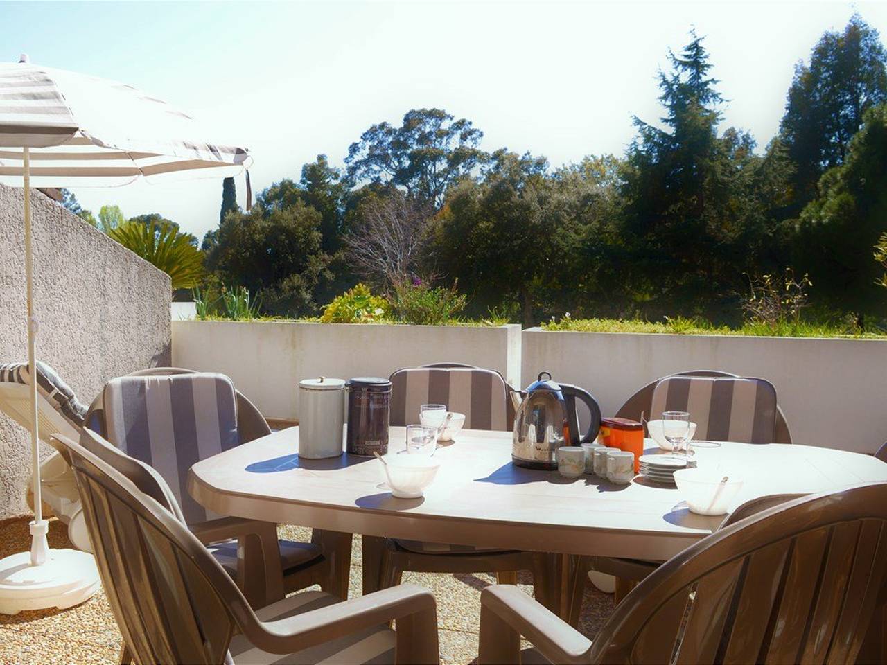 Entire apartment, Sunny 2-Room Apartment with Terrace and Pool, Near Beach in Cavalière, Le Lavandou