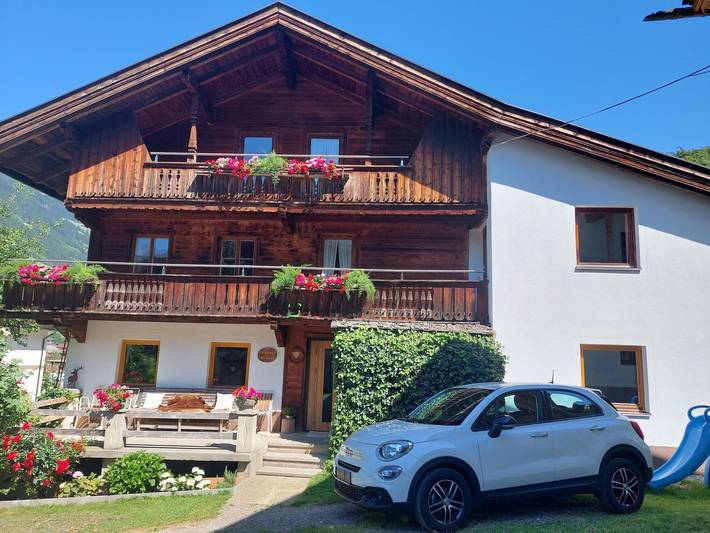 Ferienhaus für 10 Personen, mit Balkon und Terrasse sowie Garten