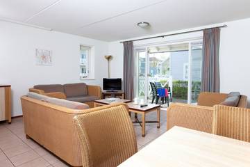 Bungalow voor 10 Personen in Hellevoetsluis, Nederlandse Noordzeekust, Afbeelding 1