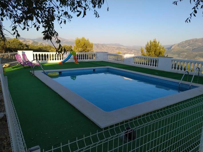 Auberge pour 6 personnes, avec Terrasse et Jardin ainsi que Piscine et Vue à Martos