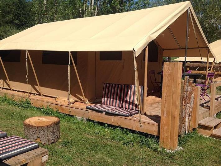 Tente pour 4 personnes, avec terrasse dans Auvergne-Rhône-Alpes - 2