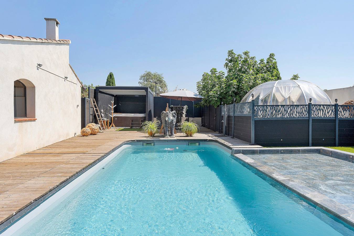 Ganze Wohnung, Glamping „Außergewöhnlicher Aufenthalt in einer Bubble“ mit privatem Pool, Whirlpool, Garten & Wlan in Berre-l'Étang, Mittelmeerküste (Frankreich)