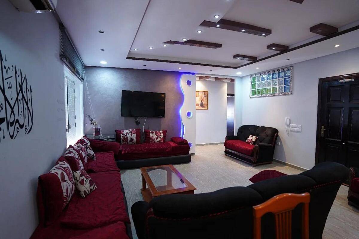 Ganze Wohnung, Geräumiges Apartment mit 3 Schlafzimmern in Martil Beach in Martīl, Region Tanger-Tétouan