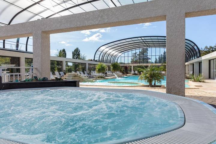 Location de vacances pour 6 personnes, avec piscine et bassin pour enfant ainsi que jacuzzi et jardin, animaux acceptés à Berny-Rivière - 2
