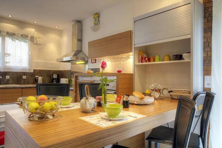 Gîte pour 4 personnes, avec jardin et terrasse dans l' Ain - 3