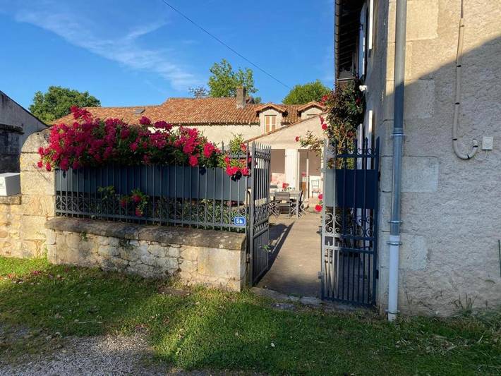 Location de vacances pour 6 personnes, avec jardin à Bonnes - 2