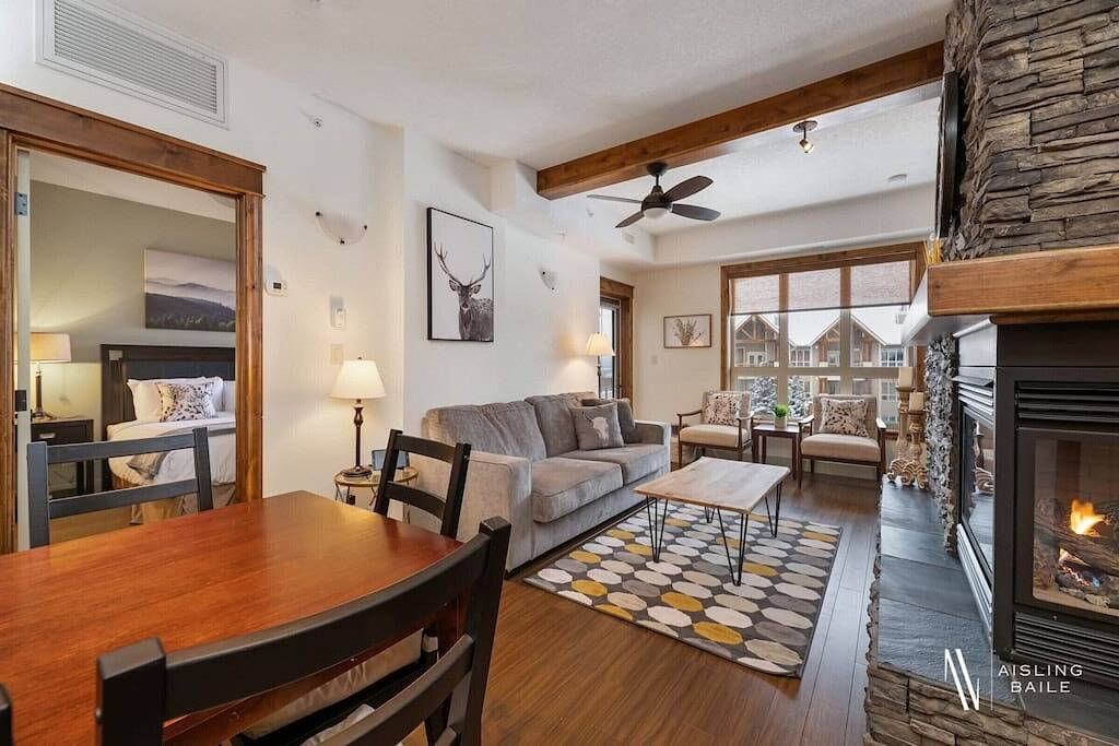 Ganze Wohnung, The Sable Bright Side | Pool | Hot Tub | Top Floor in Radium Hot Springs, Kootenay-Nationalpark