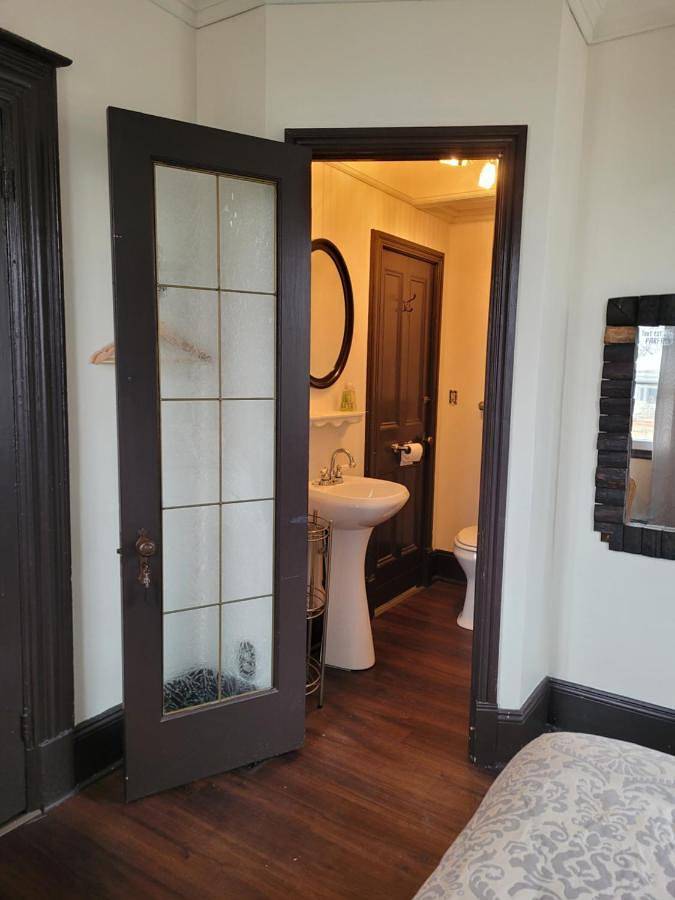 Location de vacances pour 3 personnes, avec terrasse et jacuzzi ainsi que sauna et jardin dans Saint-Laurent-de-l'Île-d'Orléans - 2