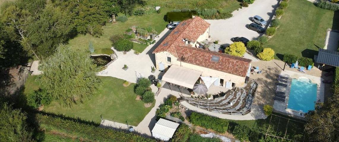 Bed and Breakfast für 4 Personen, mit Ausblick und Pool sowie Garten - 1