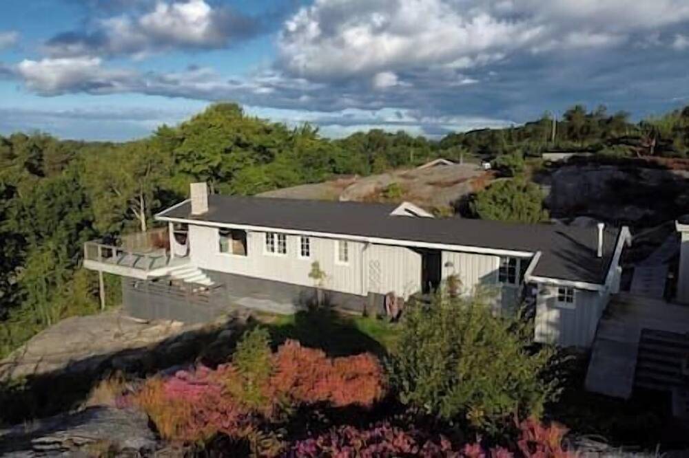 Idyllic Cabin in Lillesand/fantastic ocean view in Lillesand