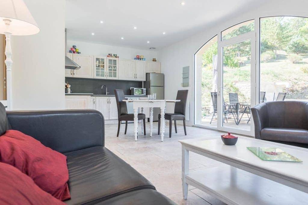 Three-Bedroom House in Manosque, Parc naturel régional du Luberon