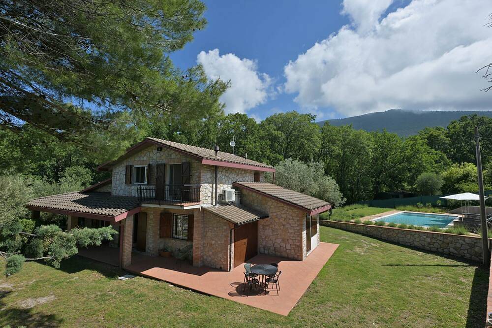 Villa for 8 People in Perugia, Perugia Province