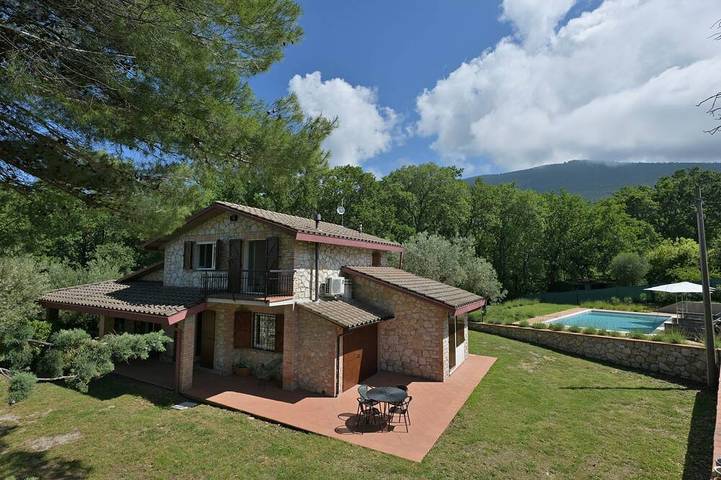 Villa for 8 people, with garden and terrace in Perugia