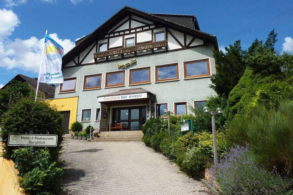 Ganze Wohnung, Vierbettzimmer mit 2 getrennten Schlafzimmer in Thallichtenberg, Saar-Nahe-Bergland